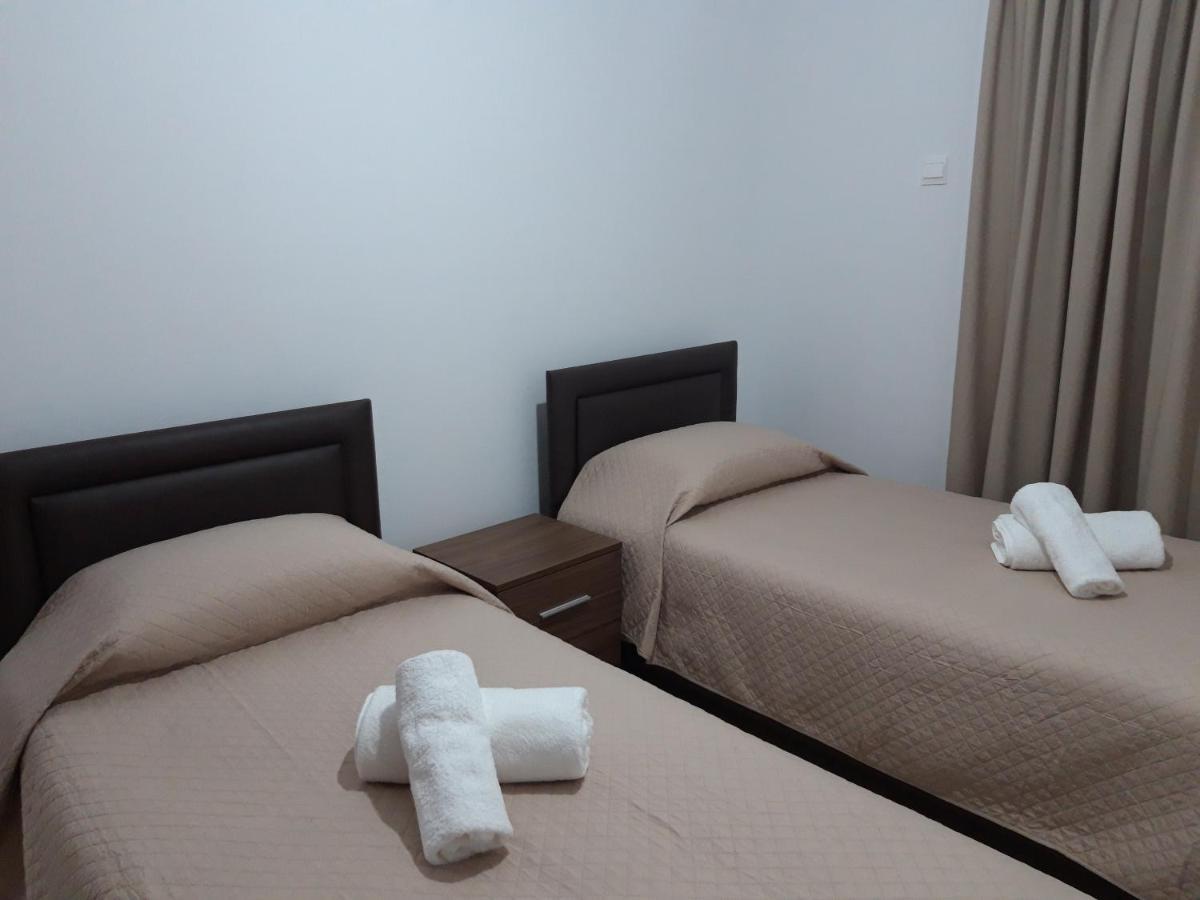 Costas Two-Bedroom Ground Floor Apartment Paphos Bagian luar foto
