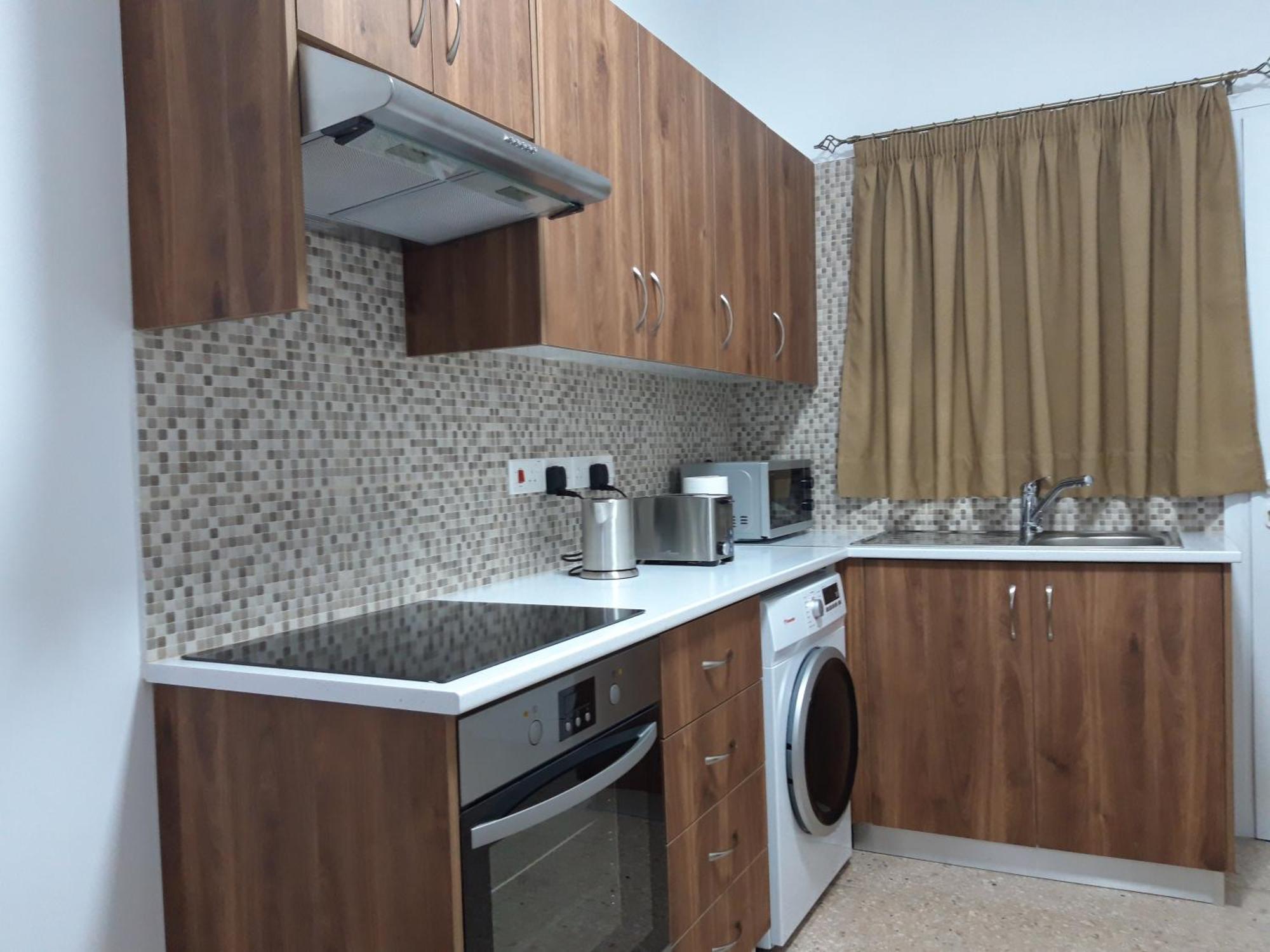 Costas Two-Bedroom Ground Floor Apartment Paphos Bagian luar foto