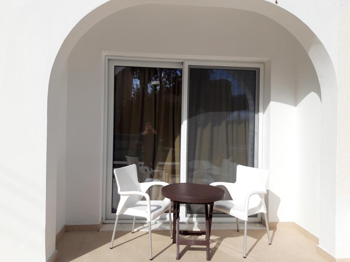 Costas Two-Bedroom Ground Floor Apartment Paphos Bagian luar foto